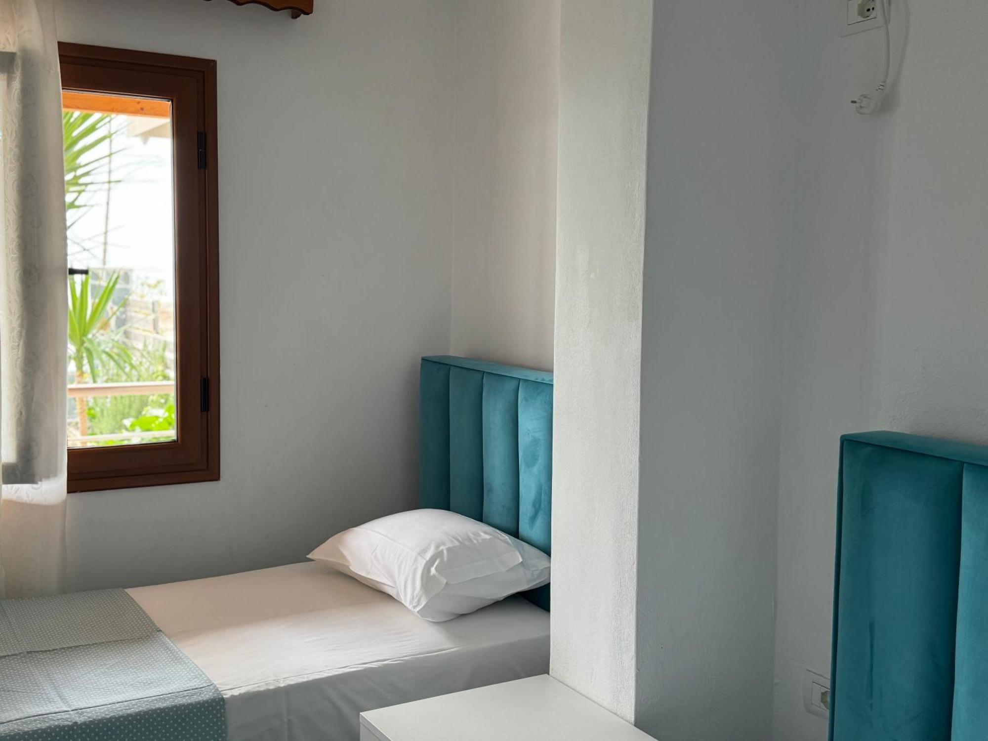 Ionian View B&B Himare Bagian luar foto