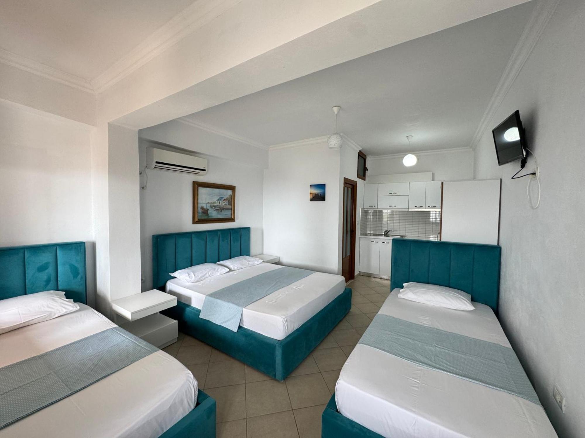 Ionian View B&B Himare Bagian luar foto
