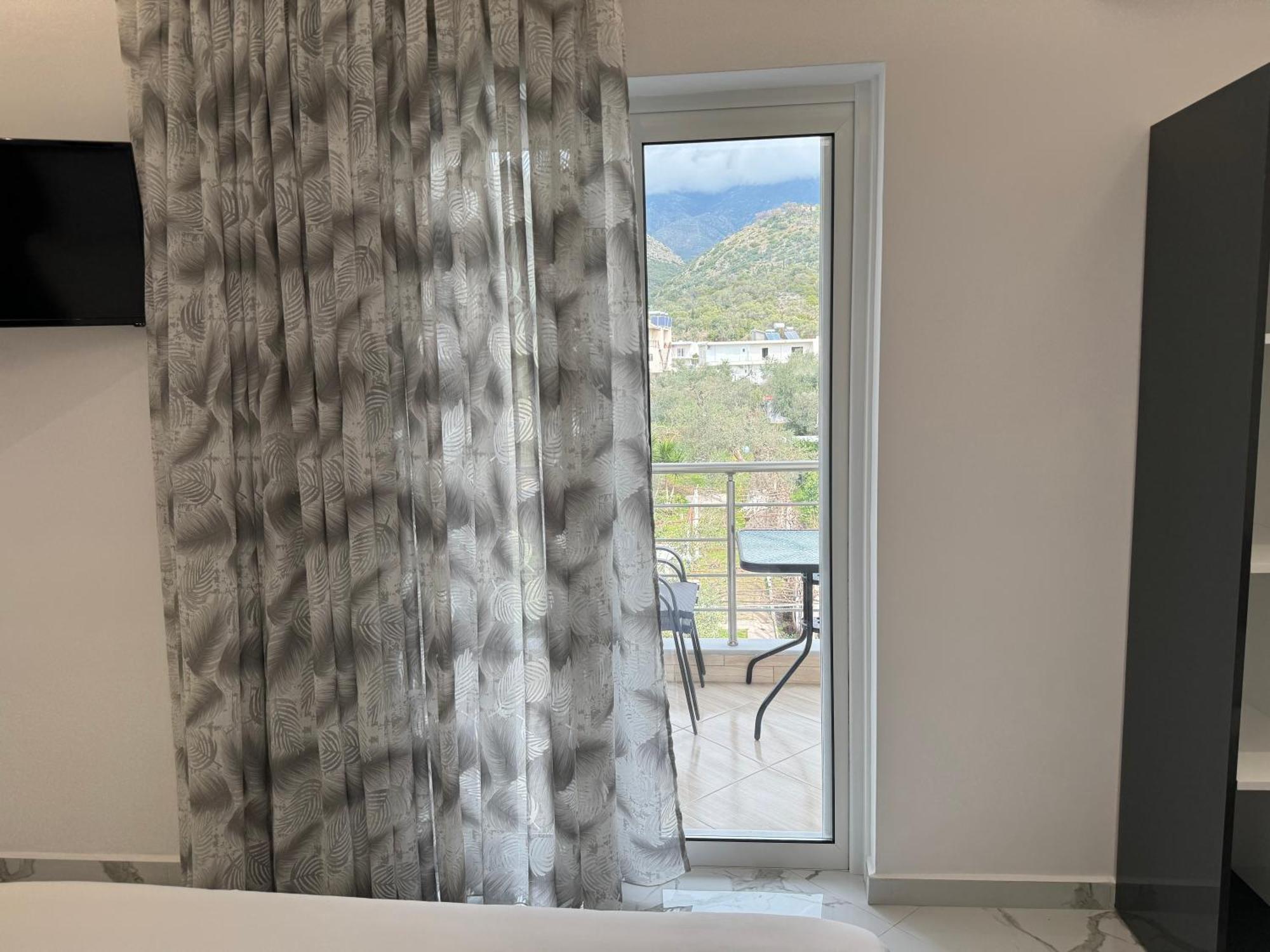 Ionian View B&B Himare Bagian luar foto