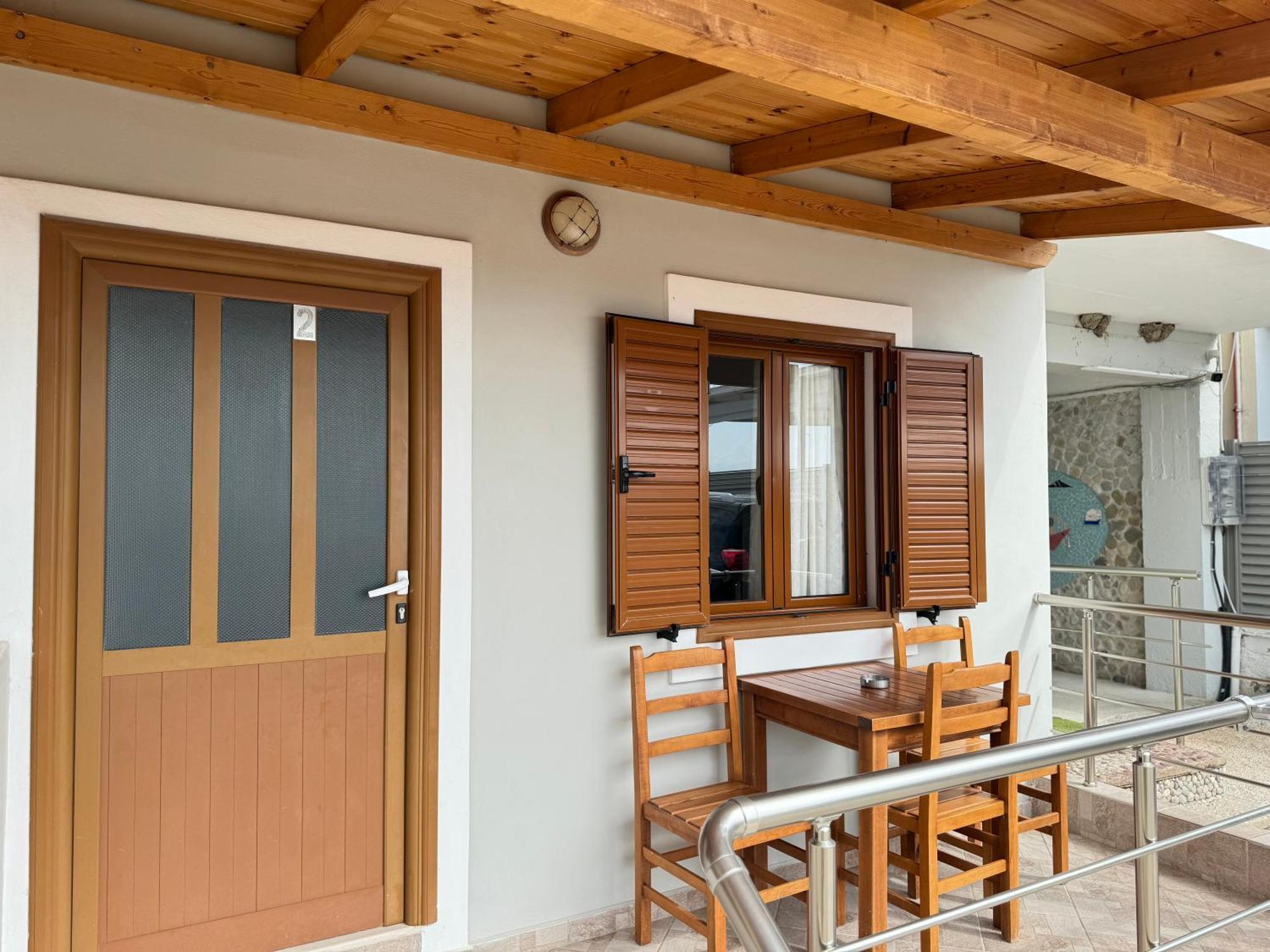 Ionian View B&B Himare Ruang foto