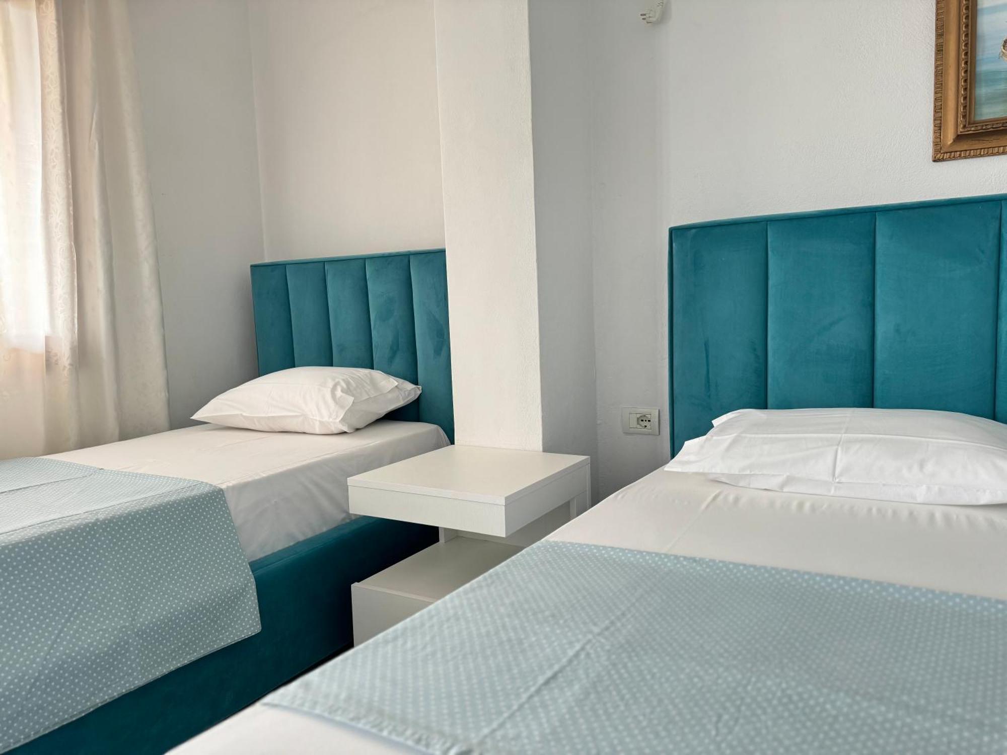 Ionian View B&B Himare Ruang foto