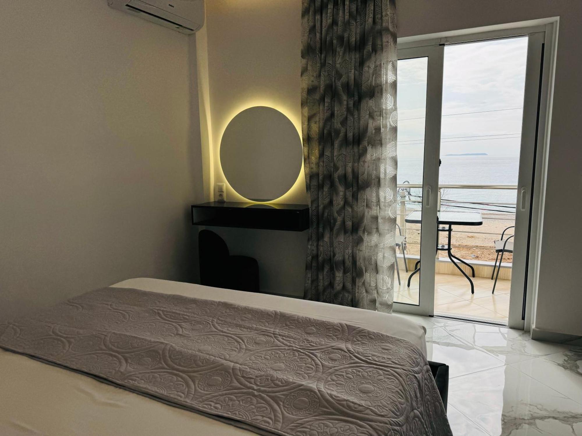 Ionian View B&B Himare Ruang foto