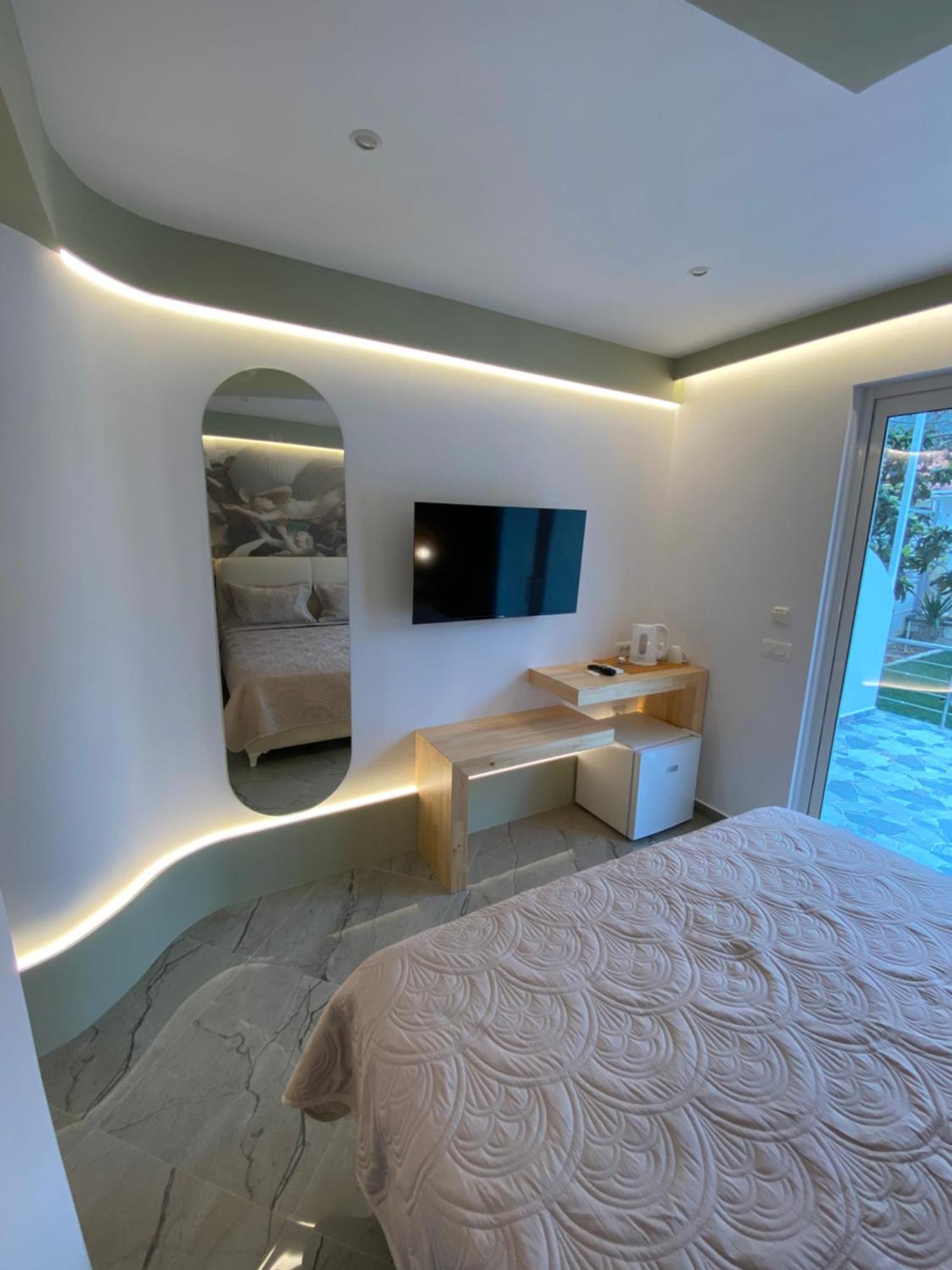 Ionian View B&B Himare Bagian luar foto